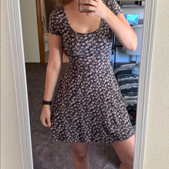 Dress - Picture 3 of 4